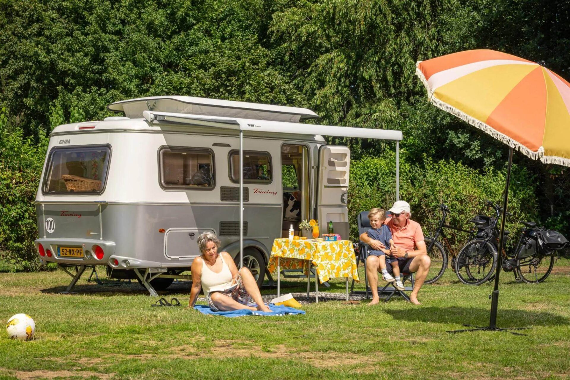 KKFH van strandstoel naar showroom - Camping-Noetselerberg