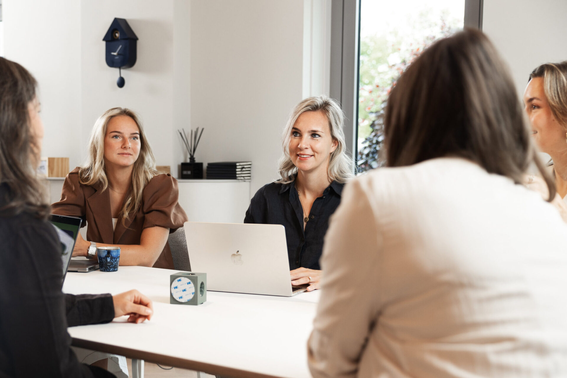 Moddit - In de experience room met Karen, Lois en andere collega's